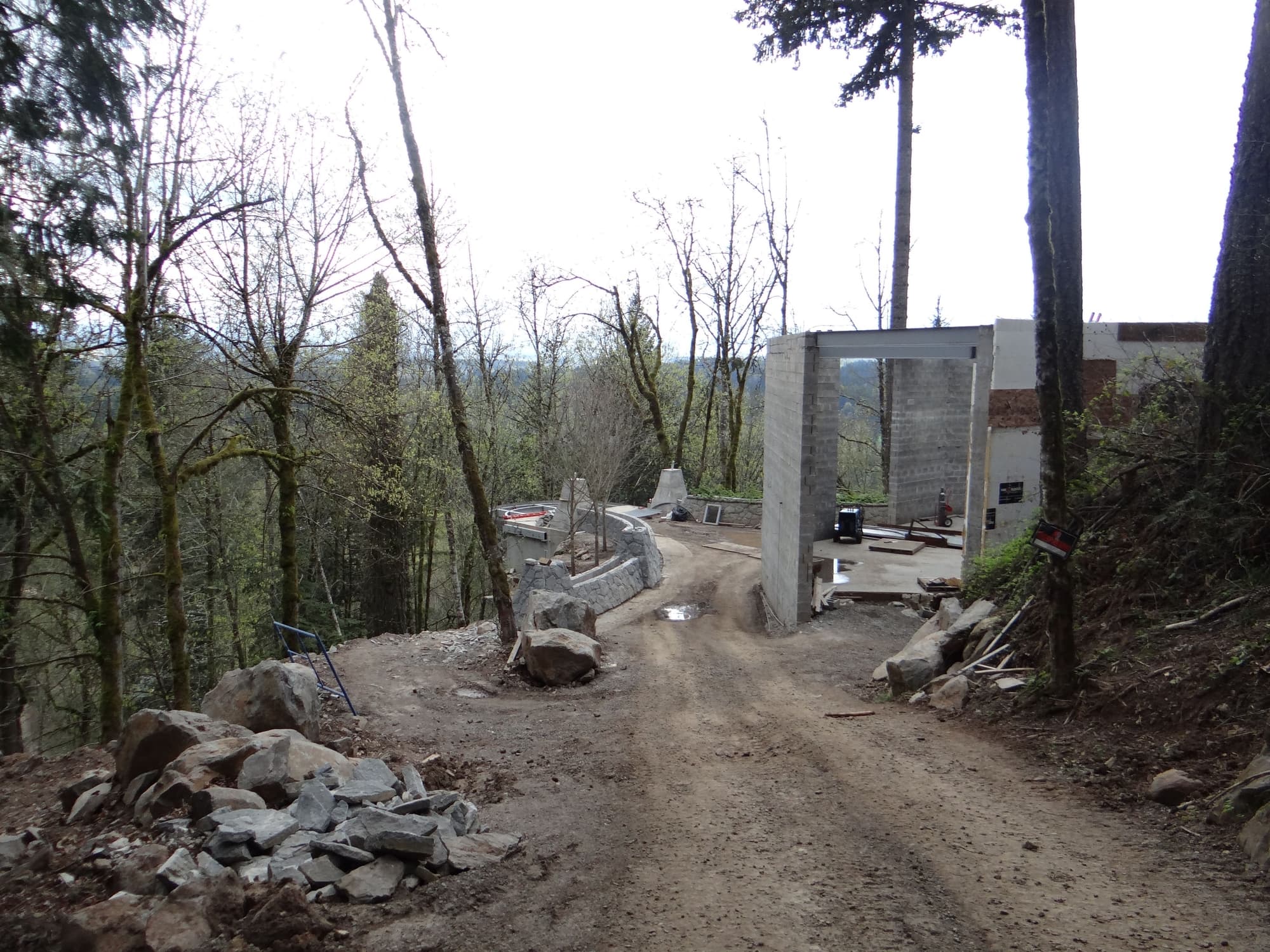 Dirt road block structure