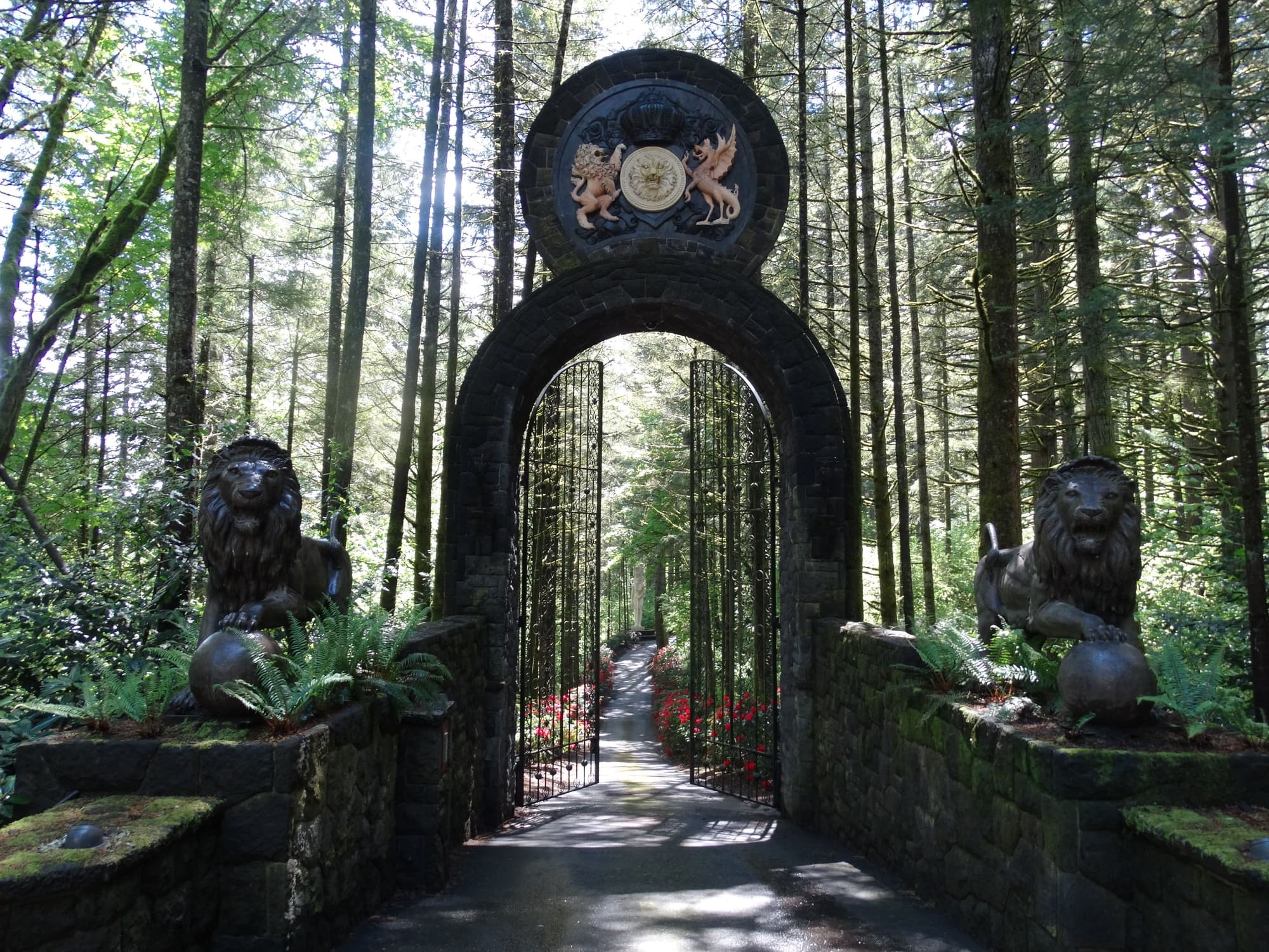 Lion gate crest archway