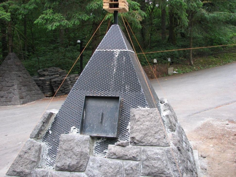 Pyramid under construction mesh