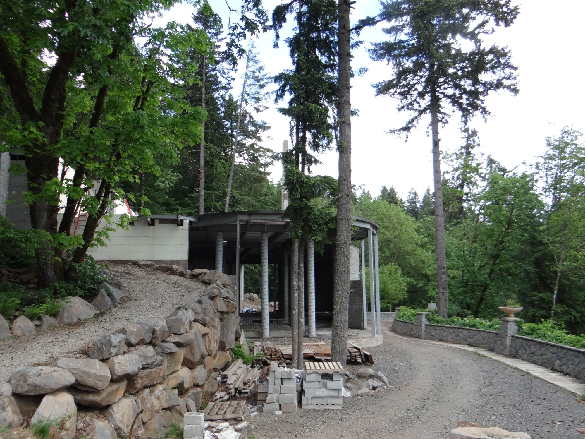 Round pavilion gravel drive