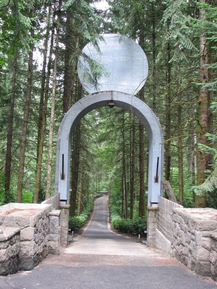 Silver arch disc driveway