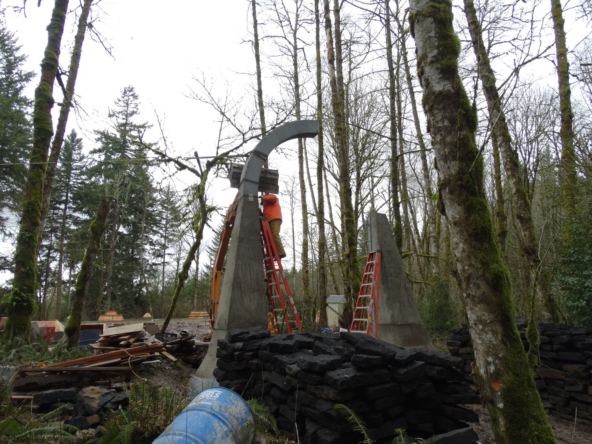 Worker ladder arch pillar